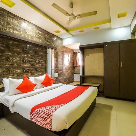 Oyo 69877 Hotel Sarthi Residency 阿穆达巴 外观 照片