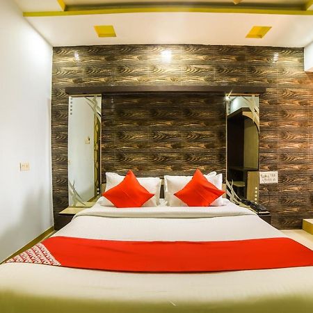 Oyo 69877 Hotel Sarthi Residency 阿穆达巴 外观 照片