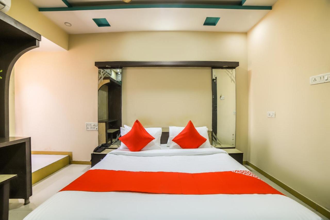 Oyo 69877 Hotel Sarthi Residency 阿穆达巴 外观 照片
