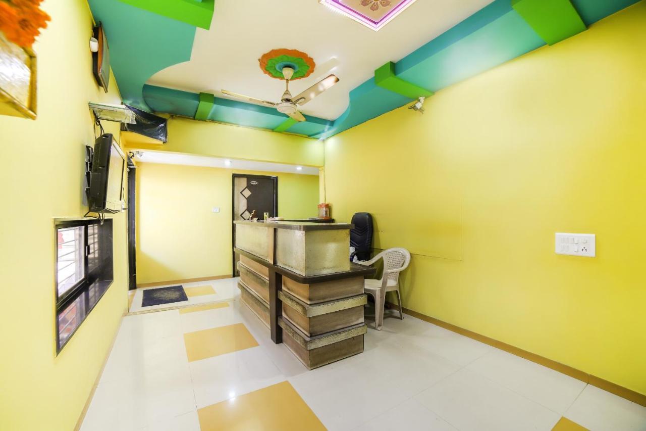 Oyo 69877 Hotel Sarthi Residency 阿穆达巴 外观 照片