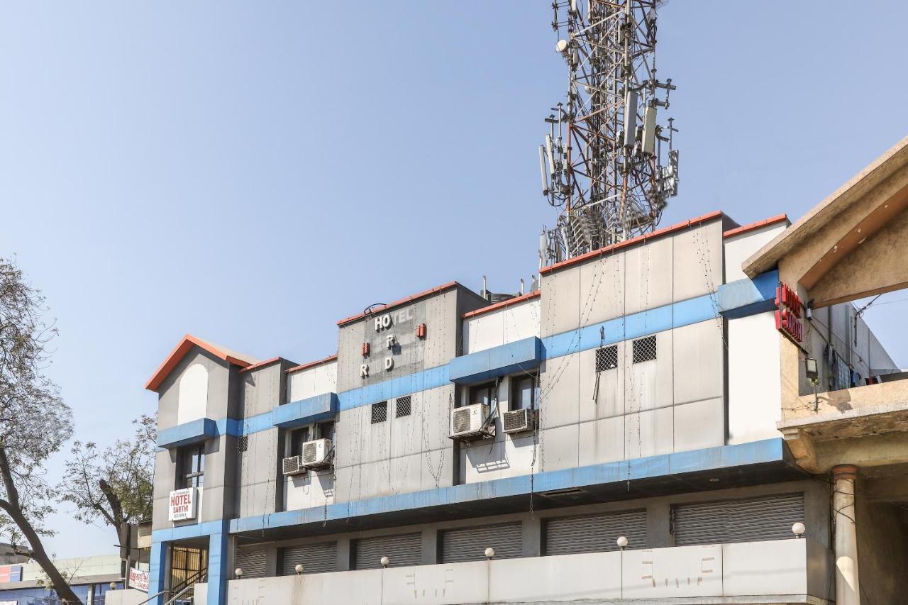 Oyo 69877 Hotel Sarthi Residency 阿穆达巴 外观 照片