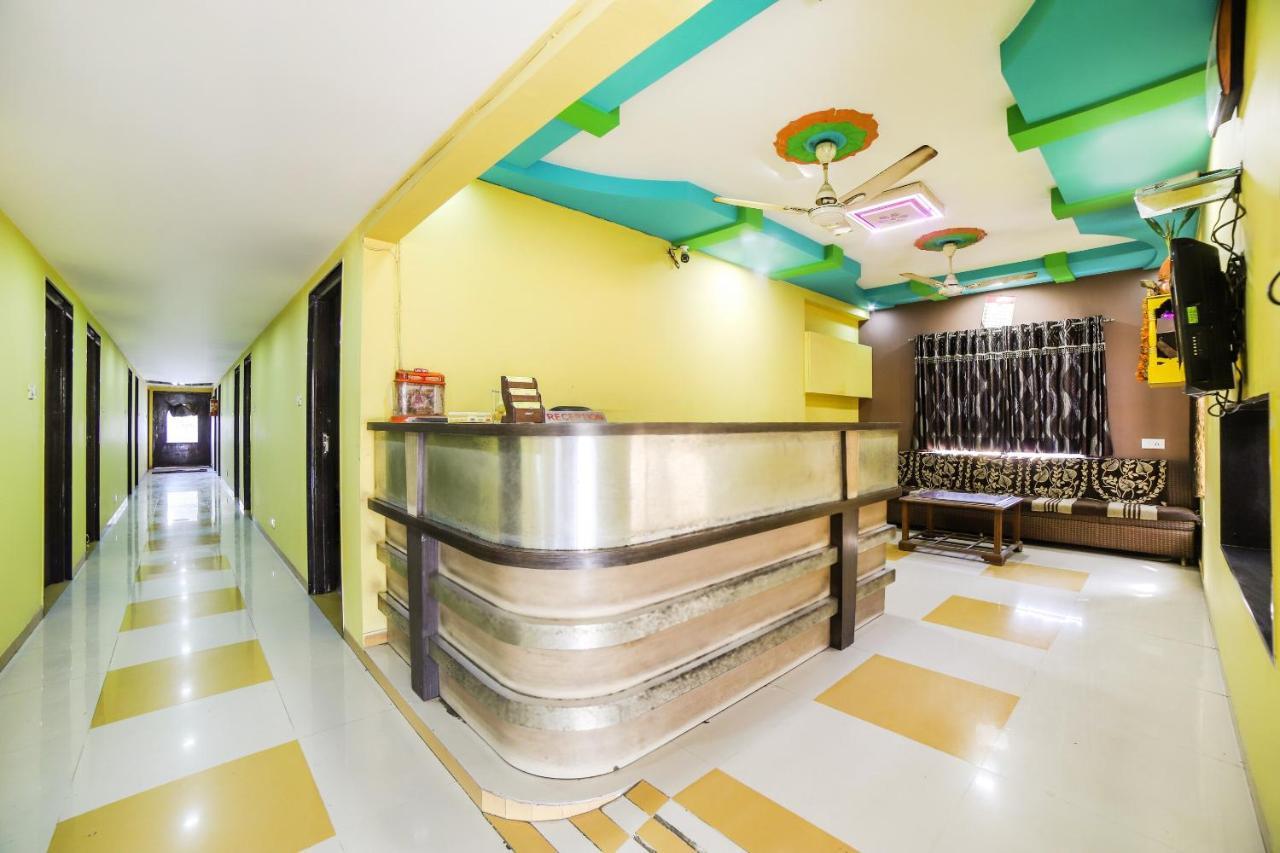 Oyo 69877 Hotel Sarthi Residency 阿穆达巴 外观 照片